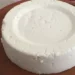 Wie man aus einem Liter Milch, einem Joghurtbecher und einer halben Zitrone einen köstlichen Frischkäse herstellt