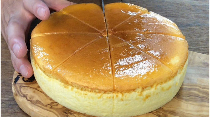 Ruckzuck gebacken: Dieser Käsekuchen besteht aus nur 3 Zutaten.