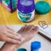 Warum Sie Vicks VapoRub vor dem Schlafengehen auf Ihre Füße auftragen sollten