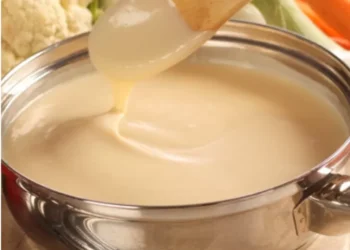 Selbstgemachte Béchamelsoße: Wie man sie mit wenigen Zutaten ganz einfach zubereitet