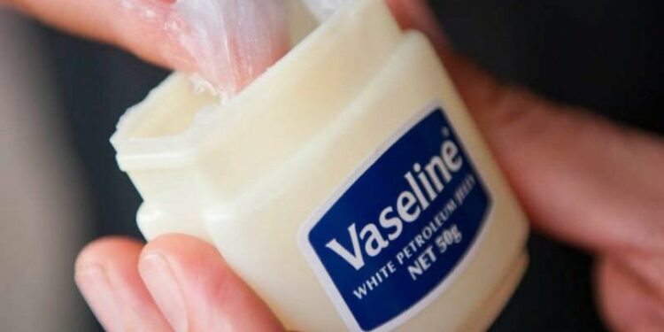 13 ungewöhnliche Arten, um Vaseline zu verwenden