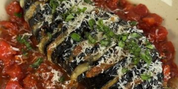 Gebackene Aubergine mit Mozzarella & Tomatensoße