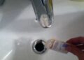 Abfluss reinigen mit Backpulver, Soda, Natron oder Cola