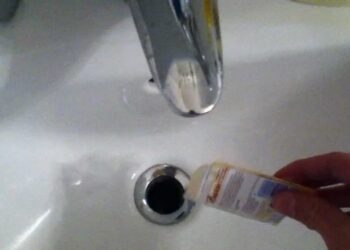 Abfluss reinigen mit Backpulver, Soda, Natron oder Cola
